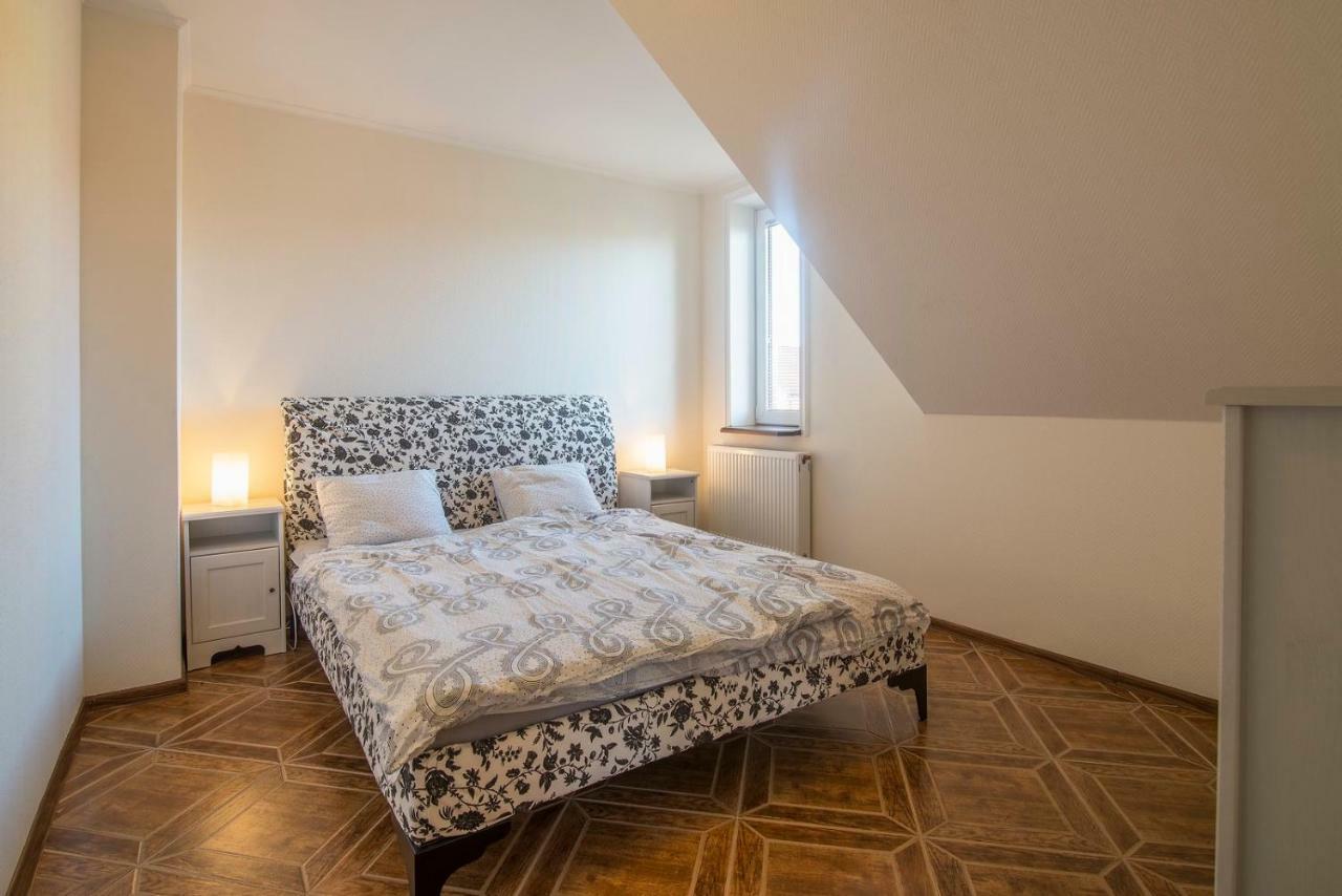 Pionow Rodzinne Apartamenty Urocza 10 Krynica Morska Exterior photo